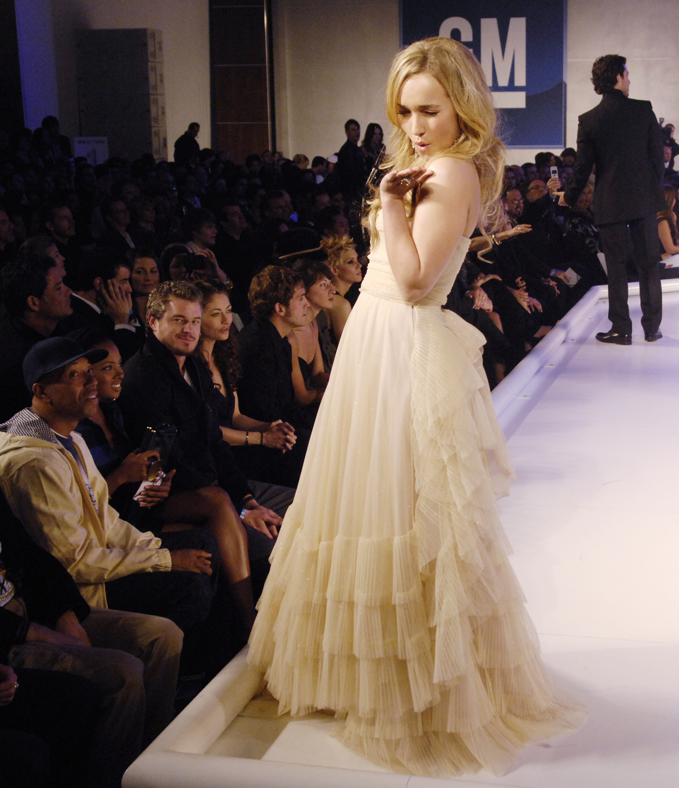 fashionshow04.jpg fashionshow04.jpg