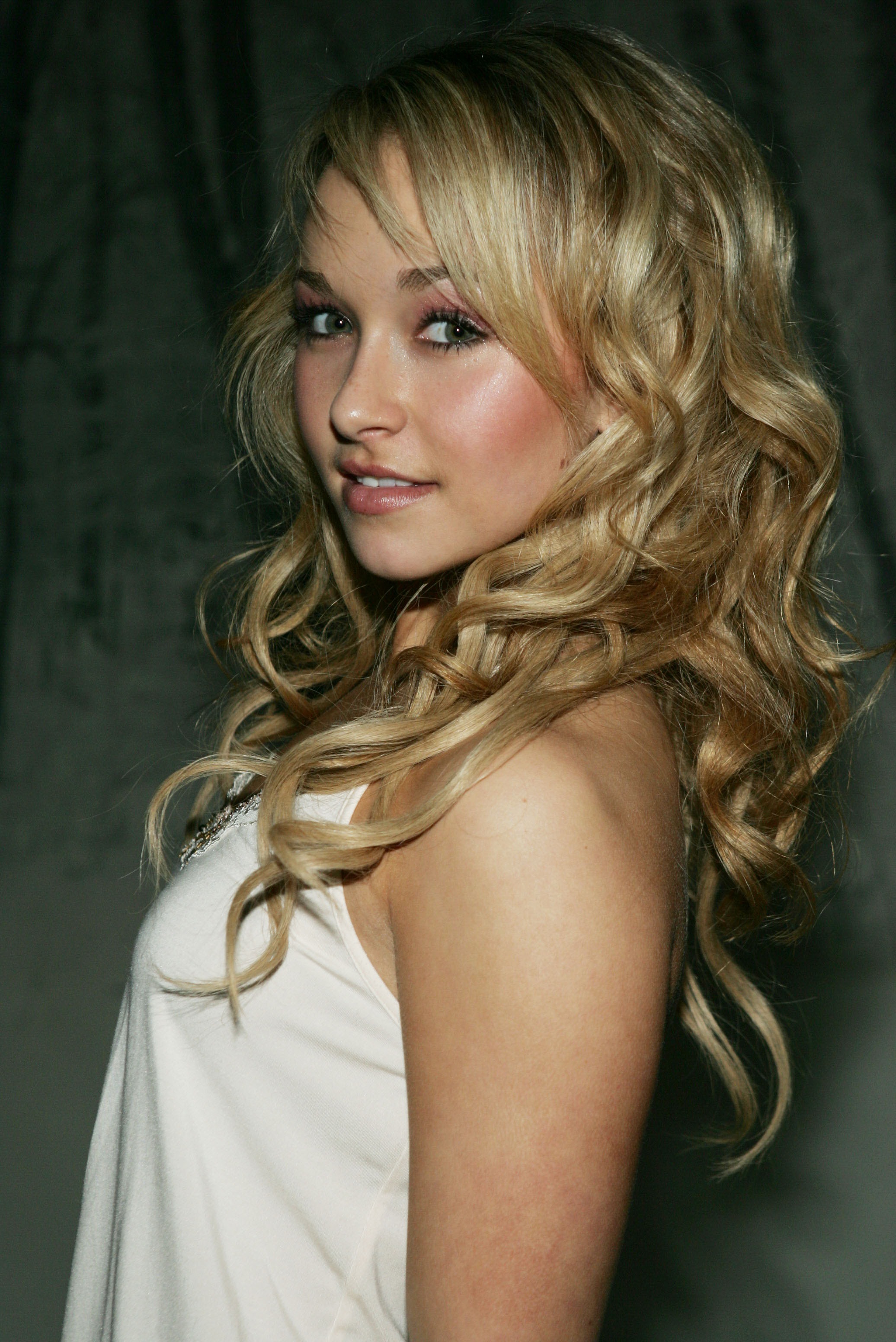 hayden_panettierre_rebecca_taylor_feb_2005__05.jpg hayden_panettierre_rebecca_taylor_feb_2005__05.jpg