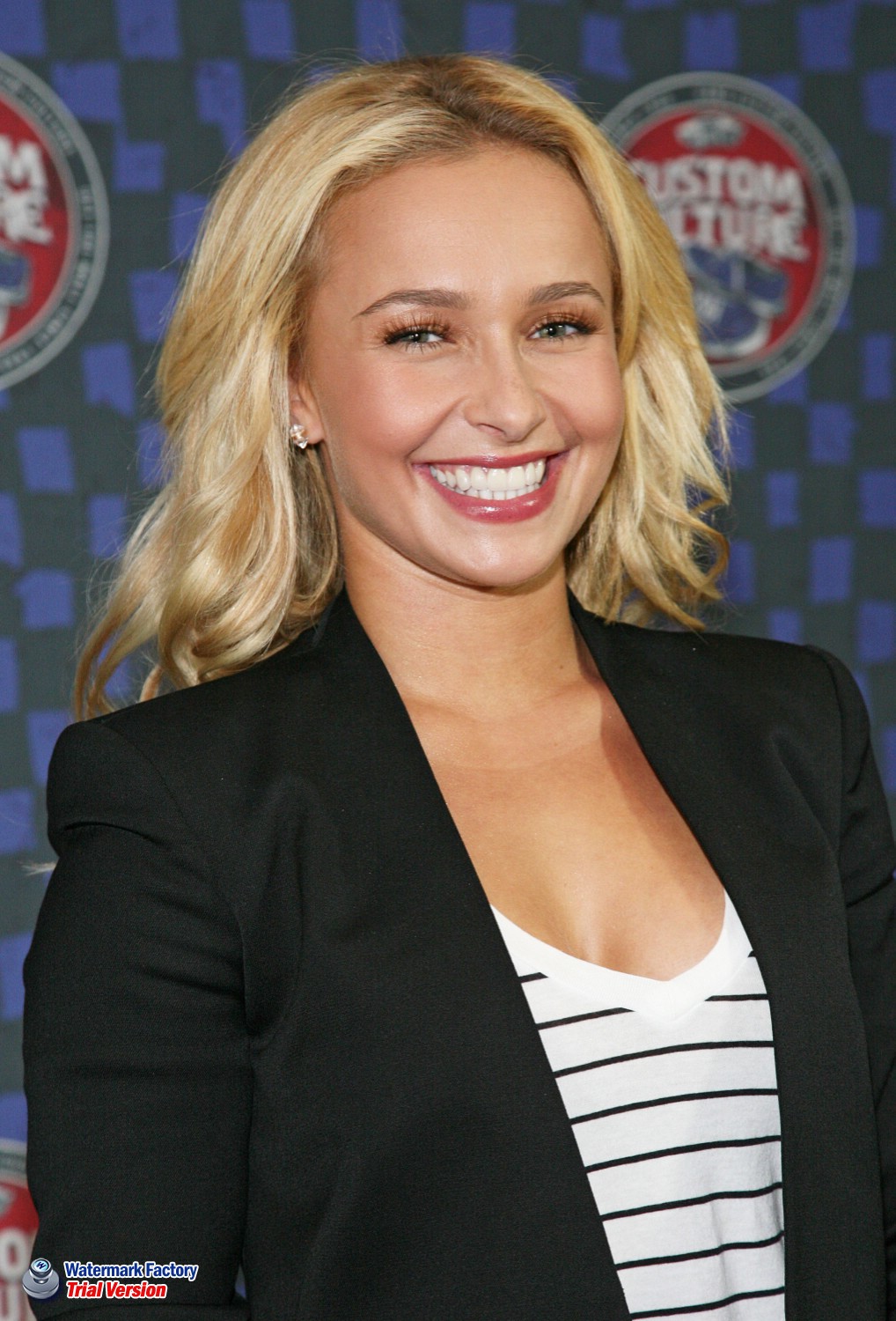 071559398_HaydenPanettiere_vans_custom_culture_contest_002_122_166lo.jpg 071559398_HaydenPanettiere_vans_custom_culture_contest_002_122_166lo.jpg
