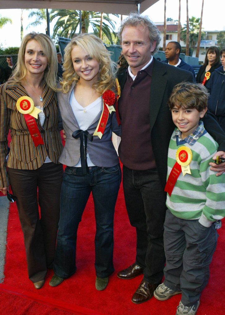 hollywoodparade_01.jpg