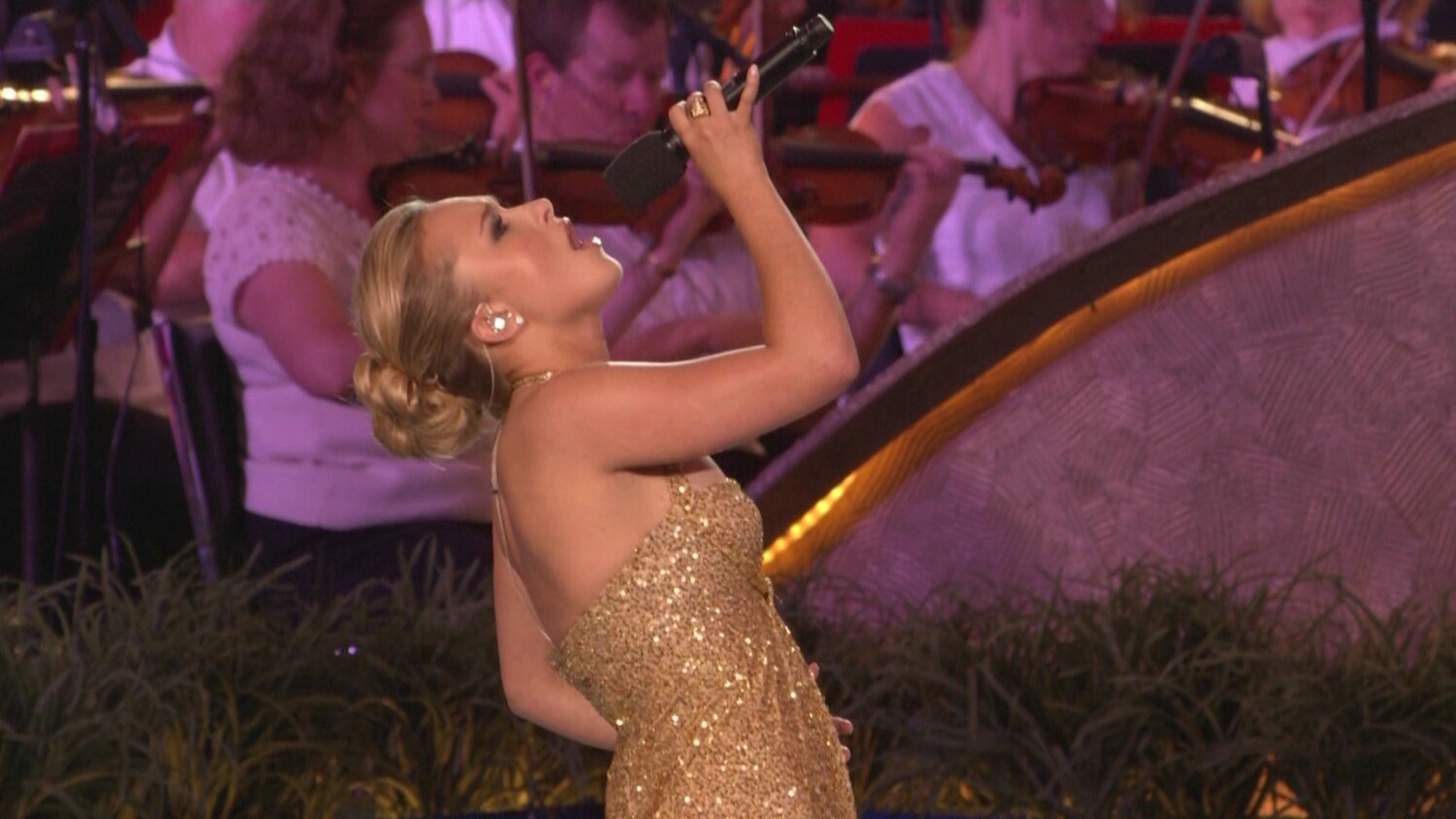 HaydenPanettiere_ACapitolFourth_2007-07-04_HDTV_027.jpg