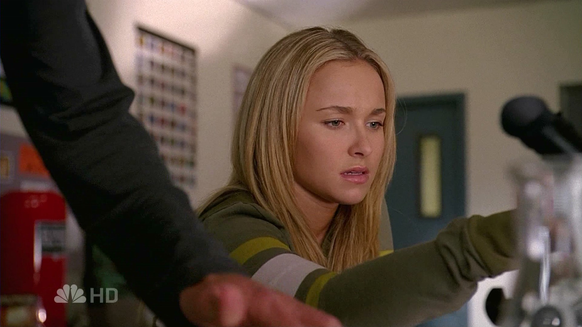 HaydenPanettiere_Heroes_S02E01_HDTV_021.jpg HaydenPanettiere_Heroes_S02E01_HDTV_021.jpg