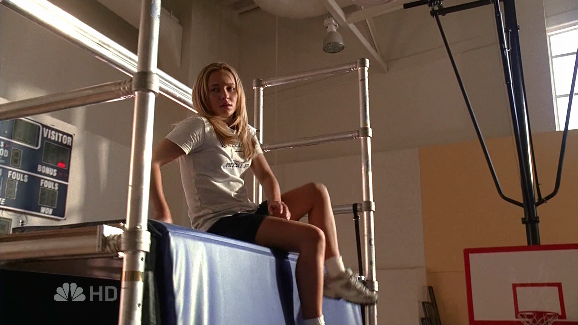 HaydenPanettiere_Heroes_S02E01_HDTV_049.jpg