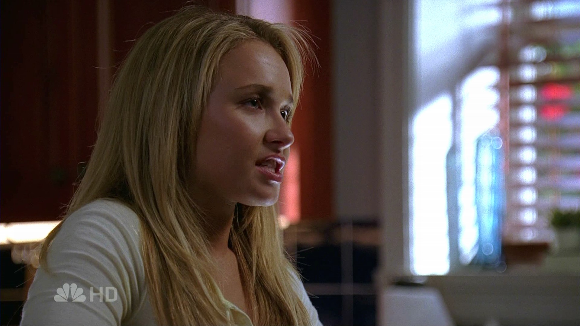 HaydenPanettiere_Heroes_S02E02_HDTV_010.jpg