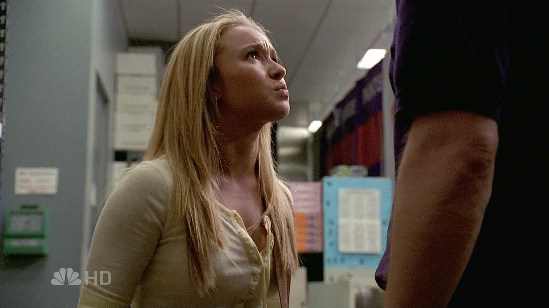HaydenPanettiere_Heroes_S02E02_HDTV_044.jpg
