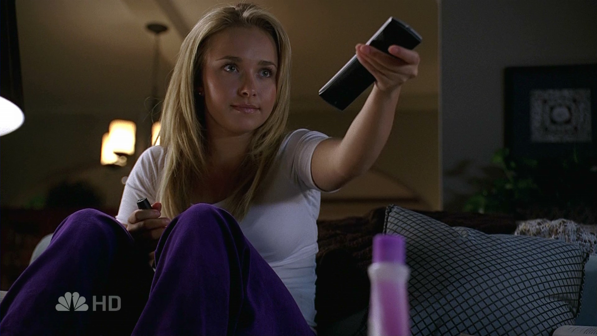 HaydenPanettiere_Heroes_S02E02_HDTV_049.jpg HaydenPanettiere_Heroes_S02E02_HDTV_049.jpg
