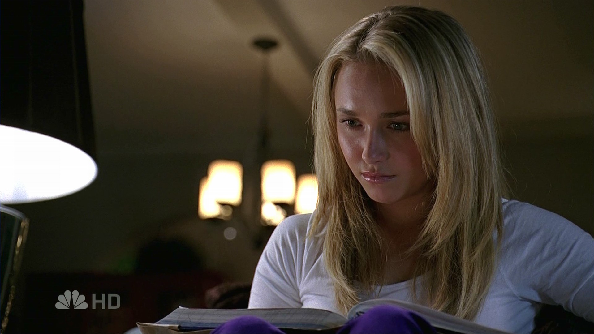 HaydenPanettiere_Heroes_S02E02_HDTV_053.jpg HaydenPanettiere_Heroes_S02E02_HDTV_053.jpg