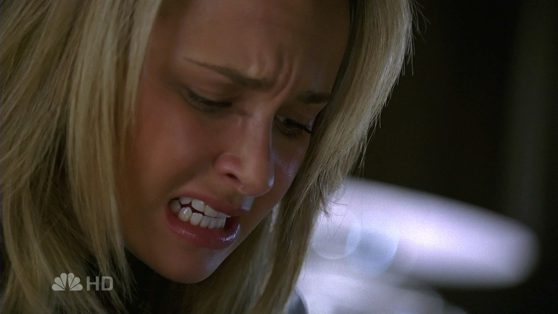 HaydenPanettiere_Heroes_S02E02_HDTV_059.jpg