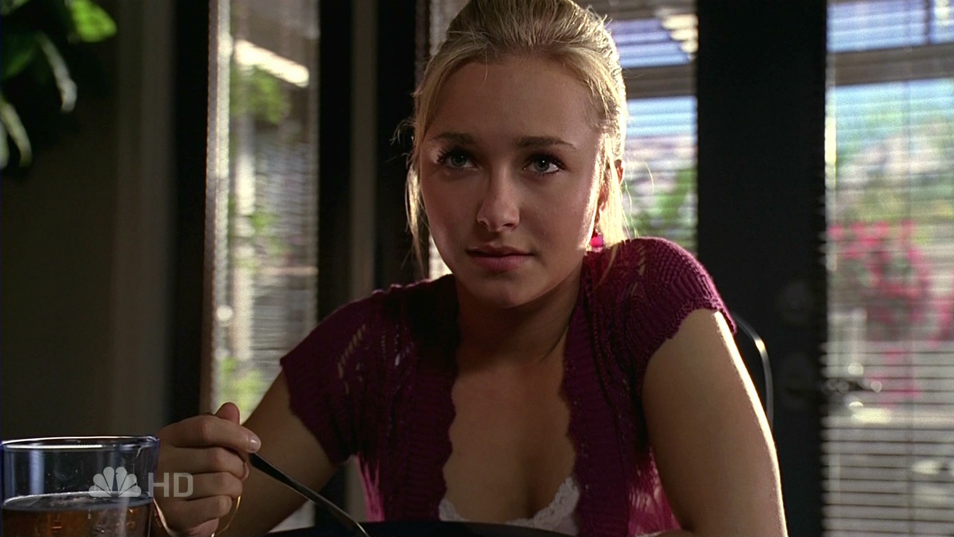 HaydenPanettiere_Heroes_S02E04_HDTV_028.jpg HaydenPanettiere_Heroes_S02E04_HDTV_028.jpg