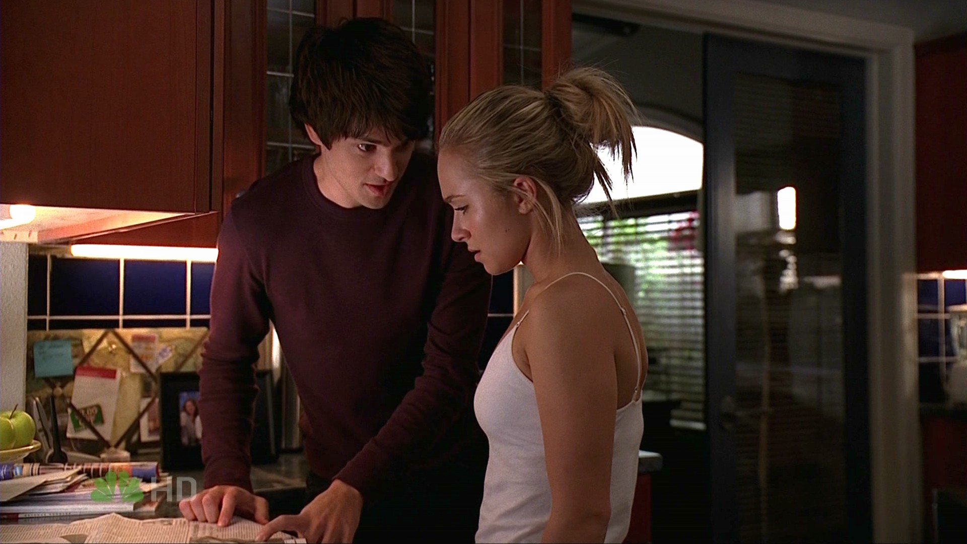 HaydenPanettiere_Heroes_S02E07_HDTV_012.jpg