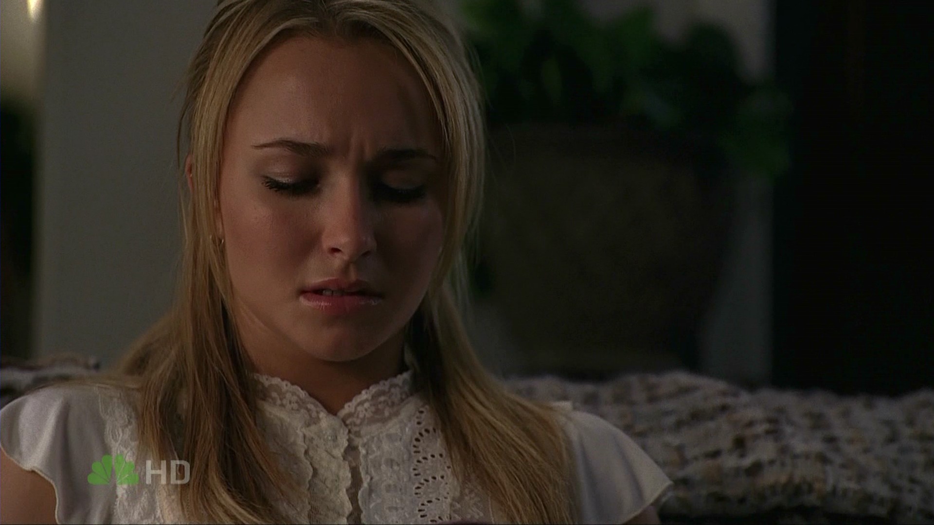 HaydenPanettiere_Heroes_S02E07_HDTV_035.jpg HaydenPanettiere_Heroes_S02E07_HDTV_035.jpg