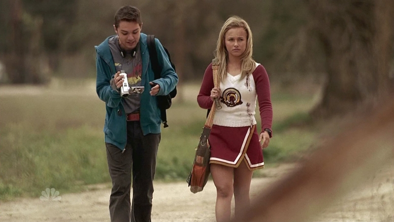 HaydenPanettiere_Heroes_S01E01_HDTV_001.jpg