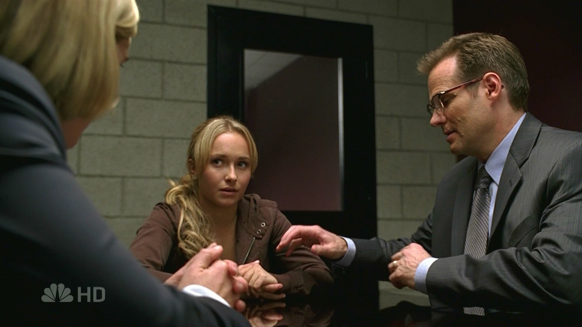 HaydenPanettiere_Heroes_S01E11_HDTV_010.jpg