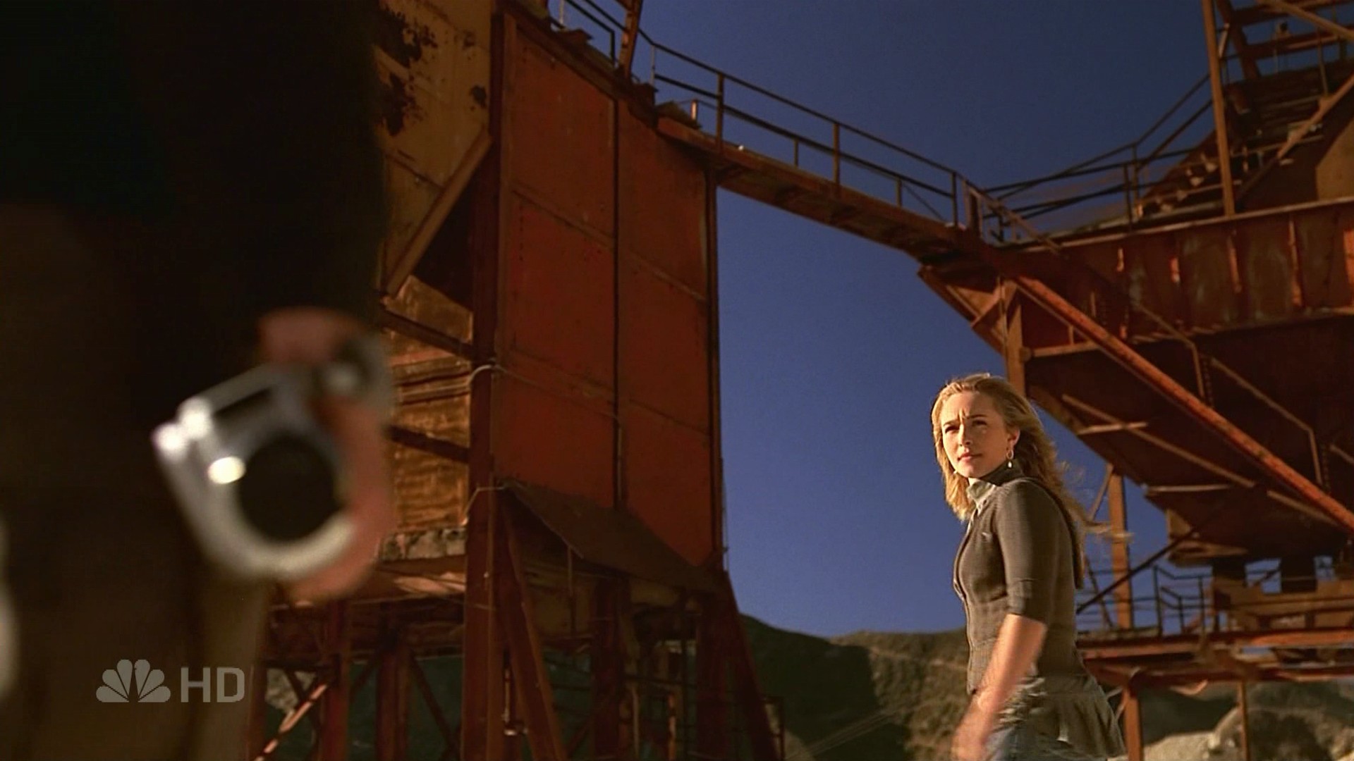 HaydenPanettiere_Heroes_S01E12_HDTV_029.jpg