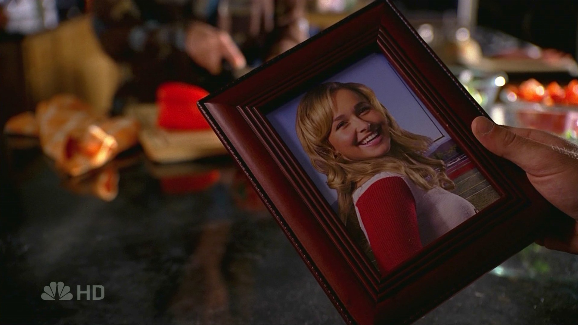 HaydenPanettiere_Heroes_S01E14_HDTV_042.jpg