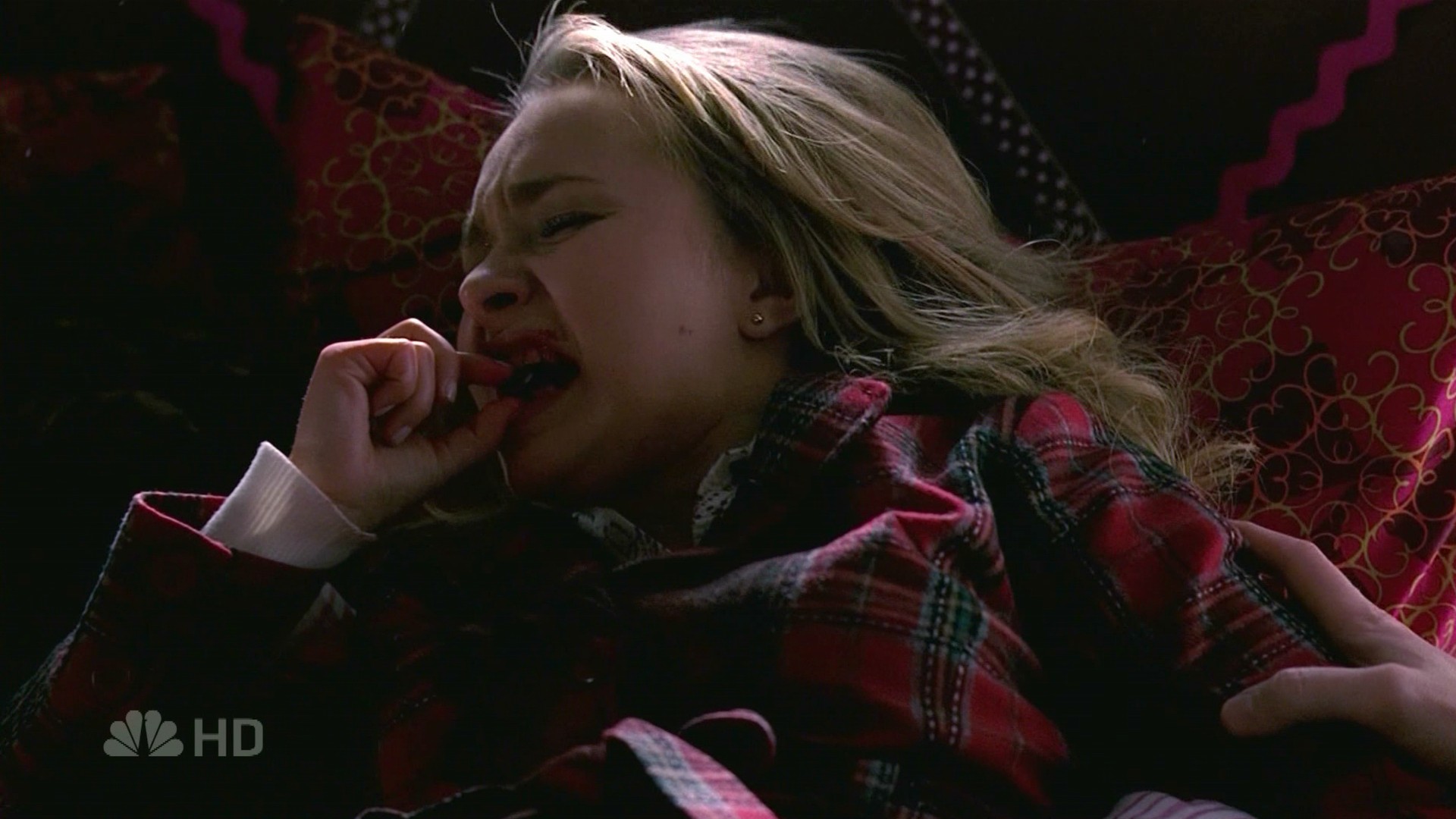 HaydenPanettiere_Heroes_S01E17_HDTV_031.jpg