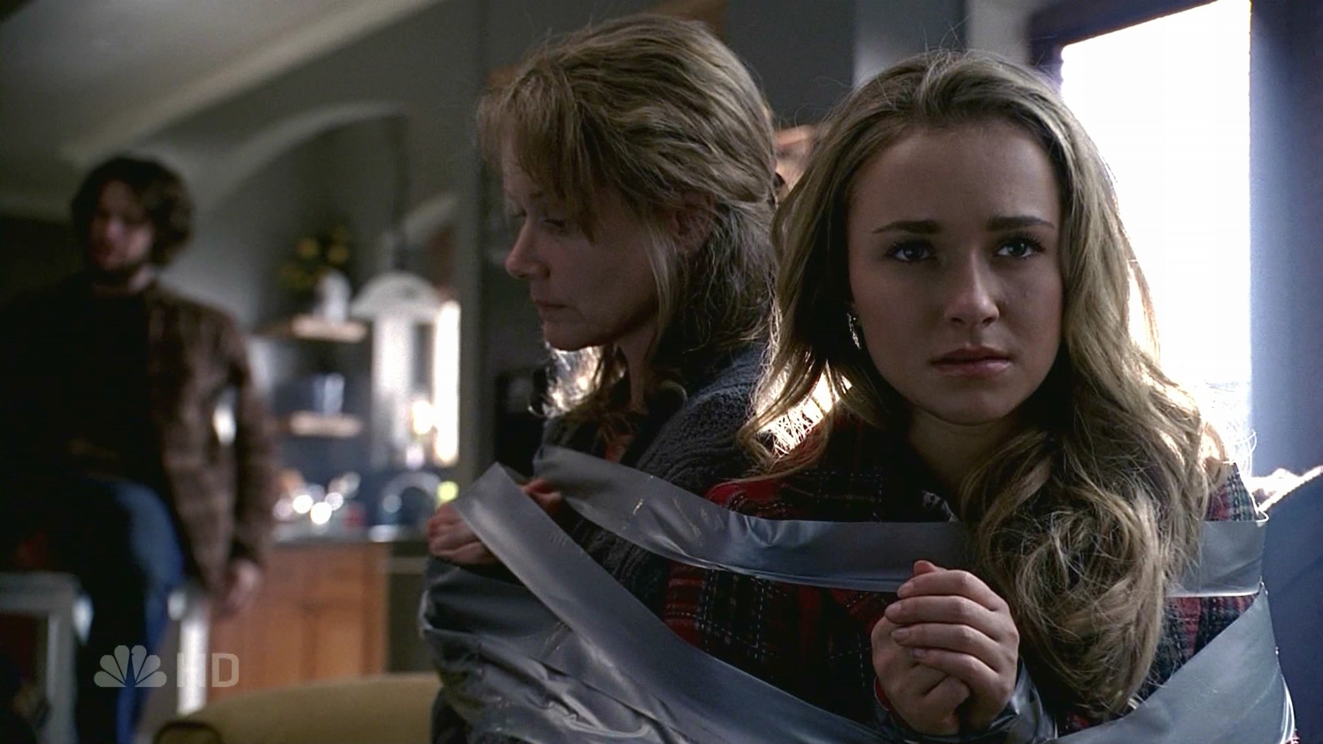 HaydenPanettiere_Heroes_S01E17_HDTV_046.jpg