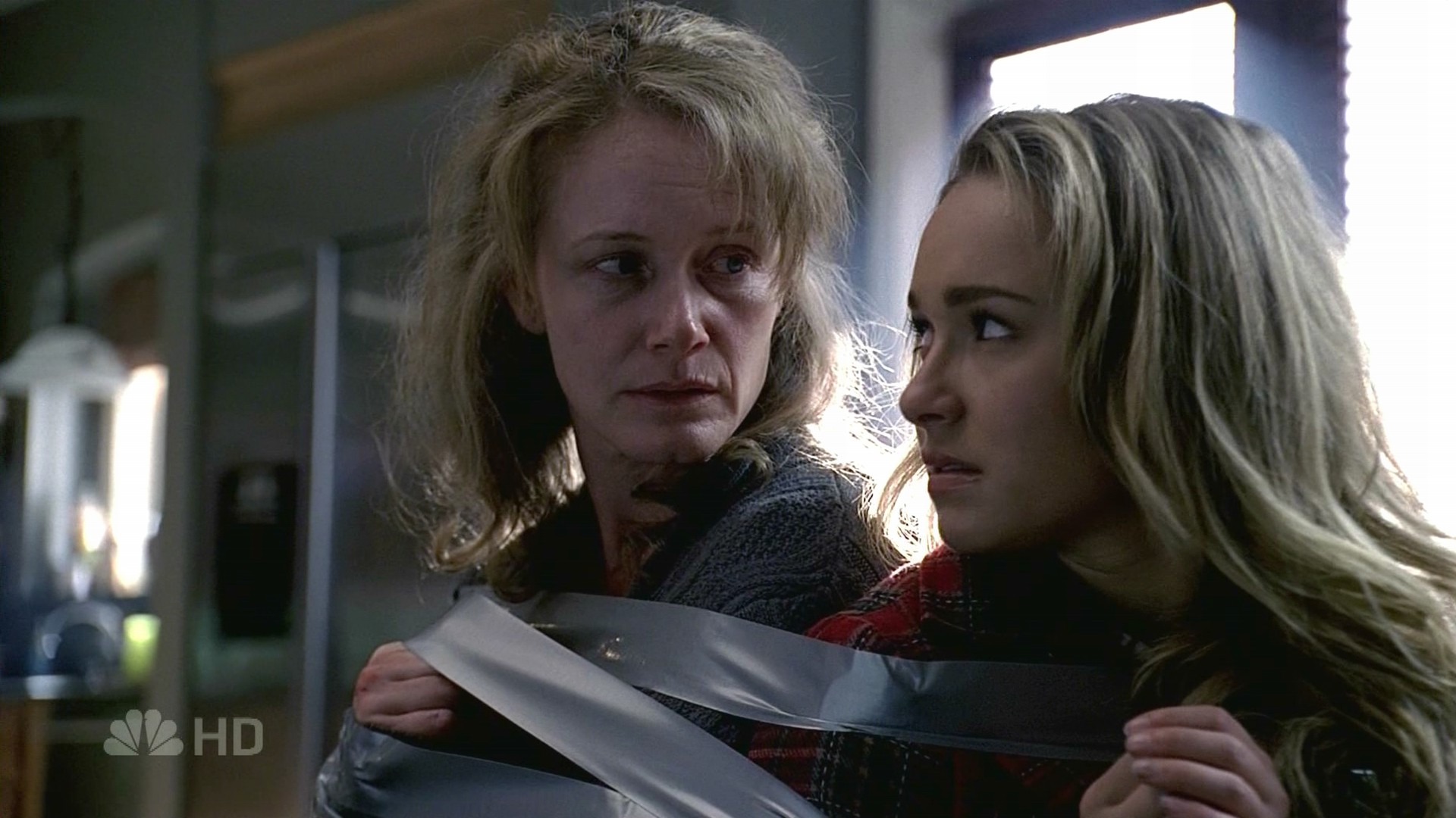 HaydenPanettiere_Heroes_S01E17_HDTV_049.jpg