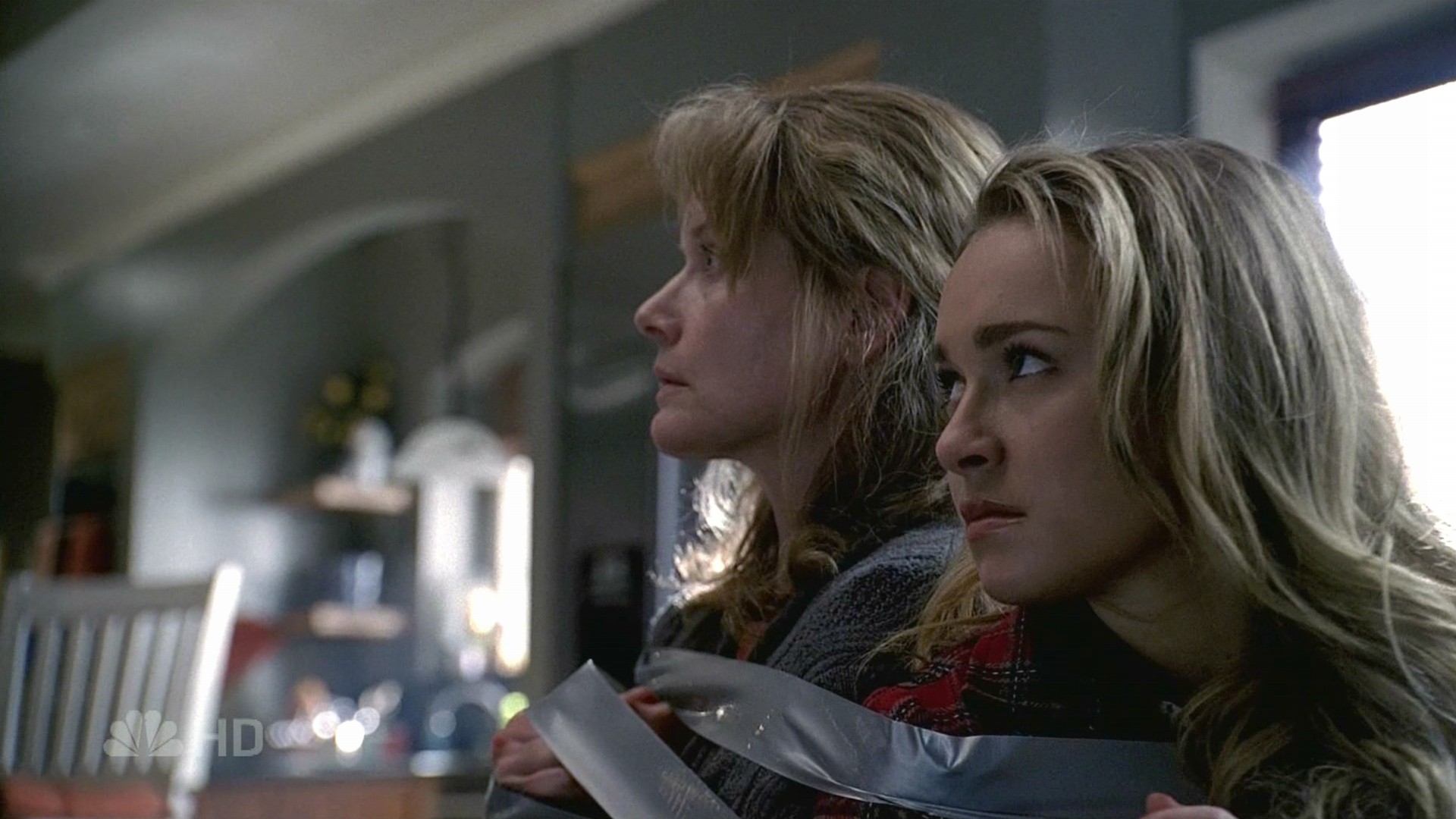 HaydenPanettiere_Heroes_S01E17_HDTV_053.jpg