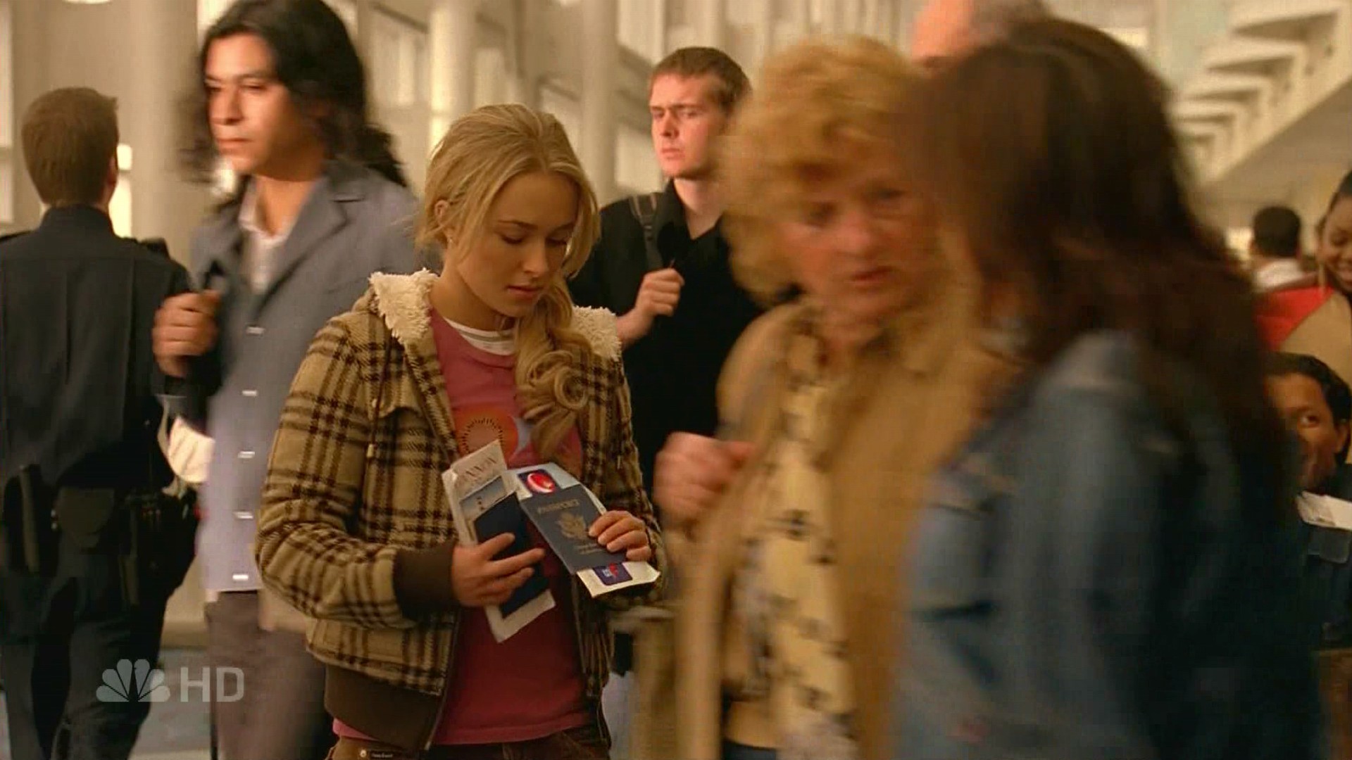 HaydenPanettiere_Heroes_S01E18_HDTV_021.jpg