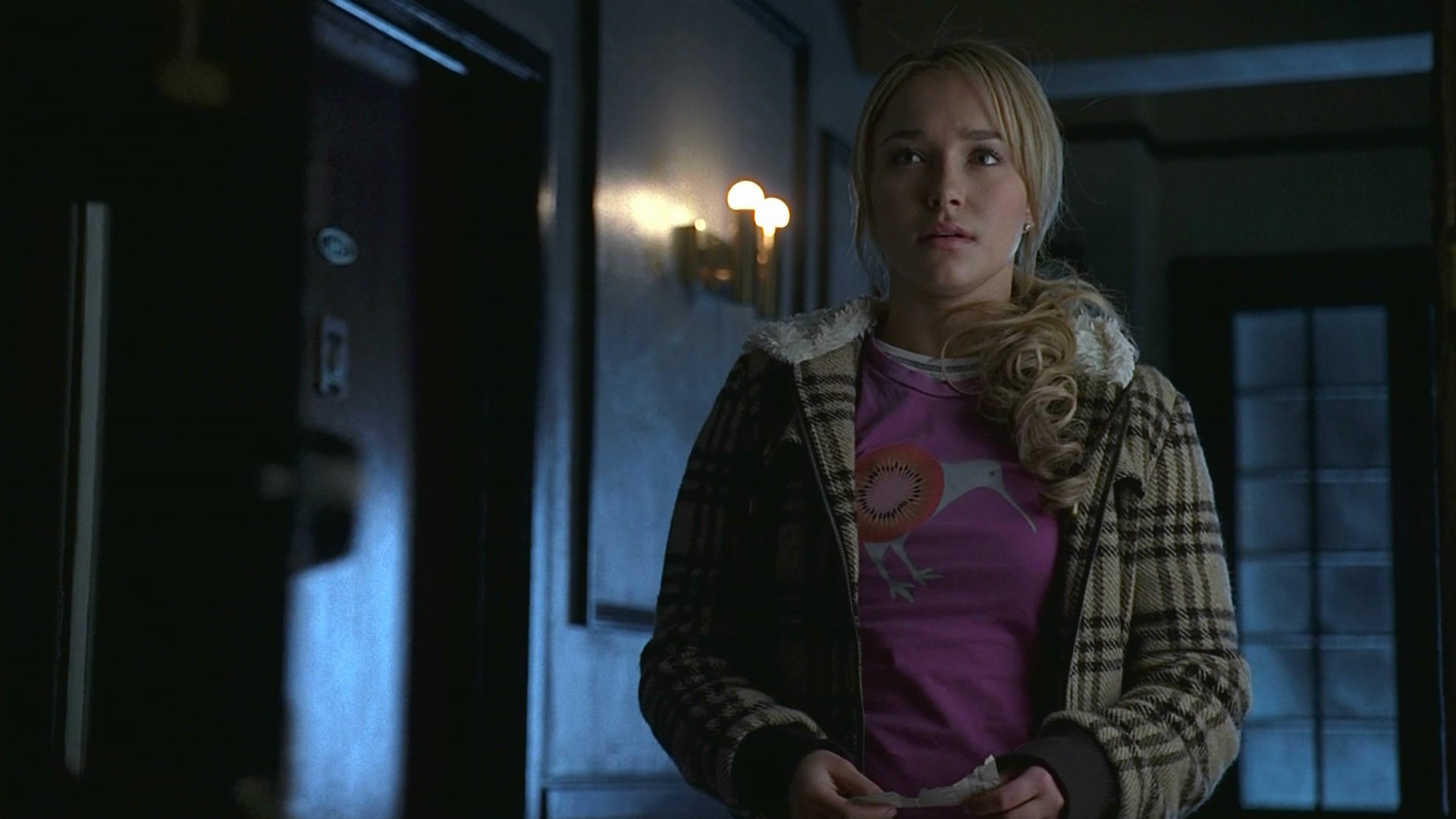 HaydenPanettiere_Heroes_S01E18_HDTV_024.jpg