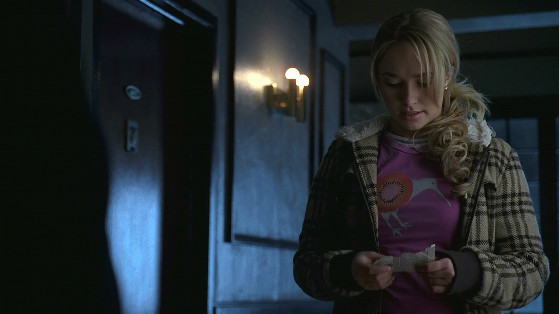 HaydenPanettiere_Heroes_S01E18_HDTV_025.jpg