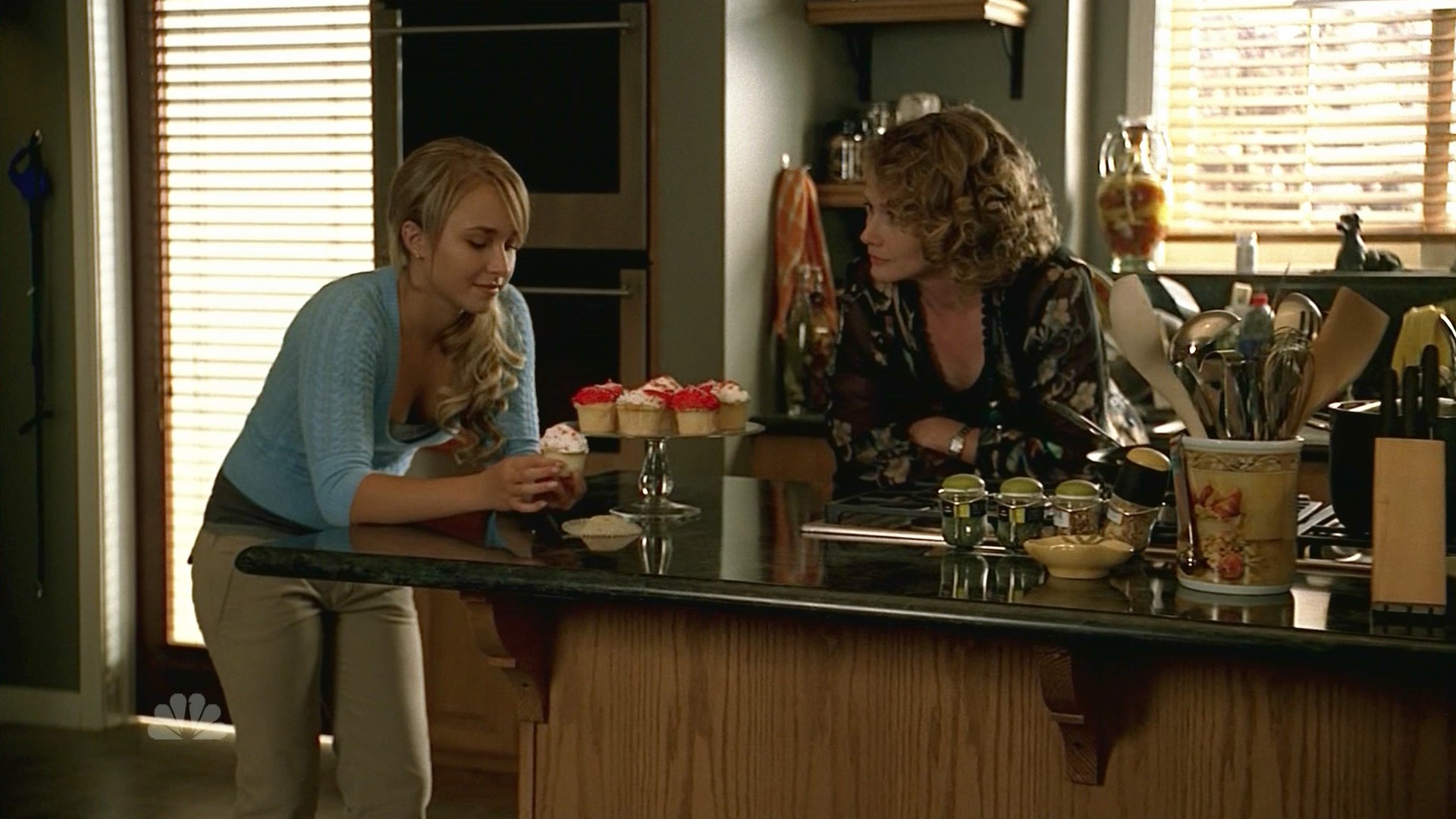 HaydenPanettiere_Heroes_S01E06_HDTV_034.jpg HaydenPanettiere_Heroes_S01E06_HDTV_034.jpg