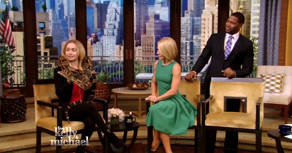 haydenpanettiere_snake_0140.jpg