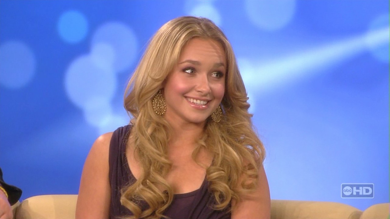 HaydenPanettiere_TheView_2007-05-08_HDTV_010.jpg