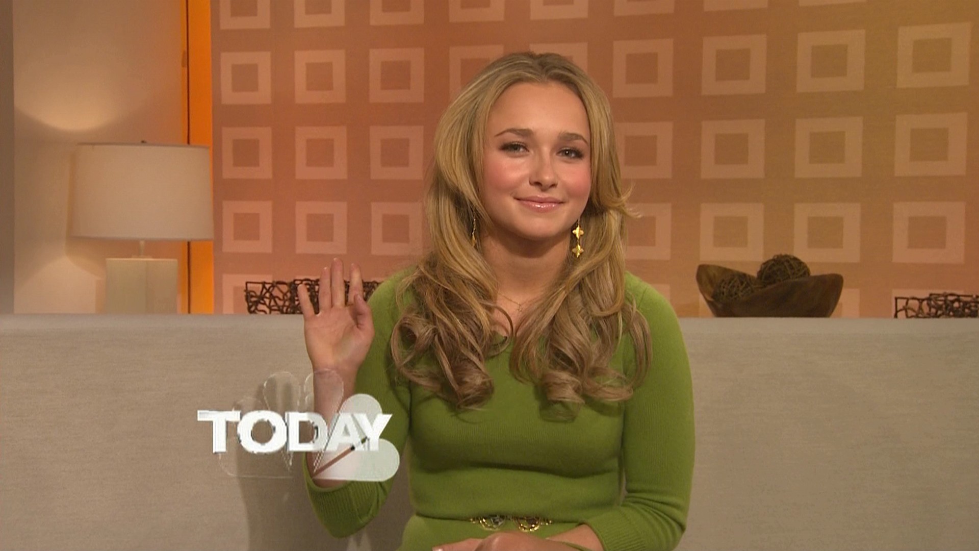 HaydenPanettiere_Today_2007-02-12_HDTV_002.jpg