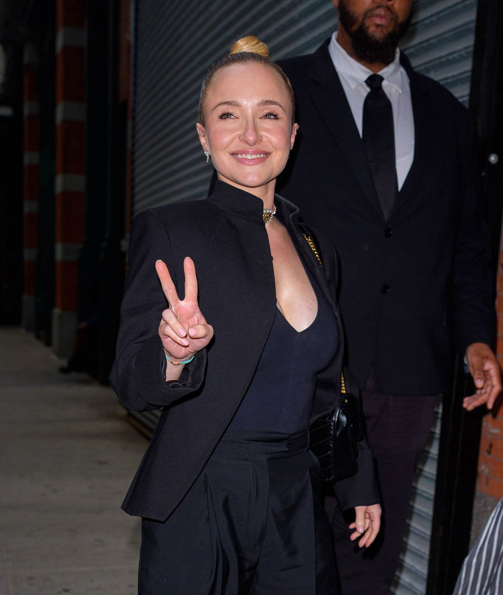 haydenpanettieresource_arrivingbooksigning_281029.jpg haydenpanettieresource_arrivingbooksigning_281029.jpg