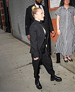 haydenpanettieresource_arrivingbooksigning_281729.jpg