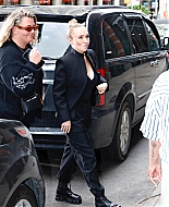 haydenpanettieresource_arrivingbooksigning_283729.jpg