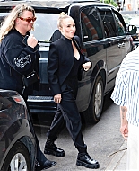 haydenpanettieresource_arrivingbooksigning_283829.jpg