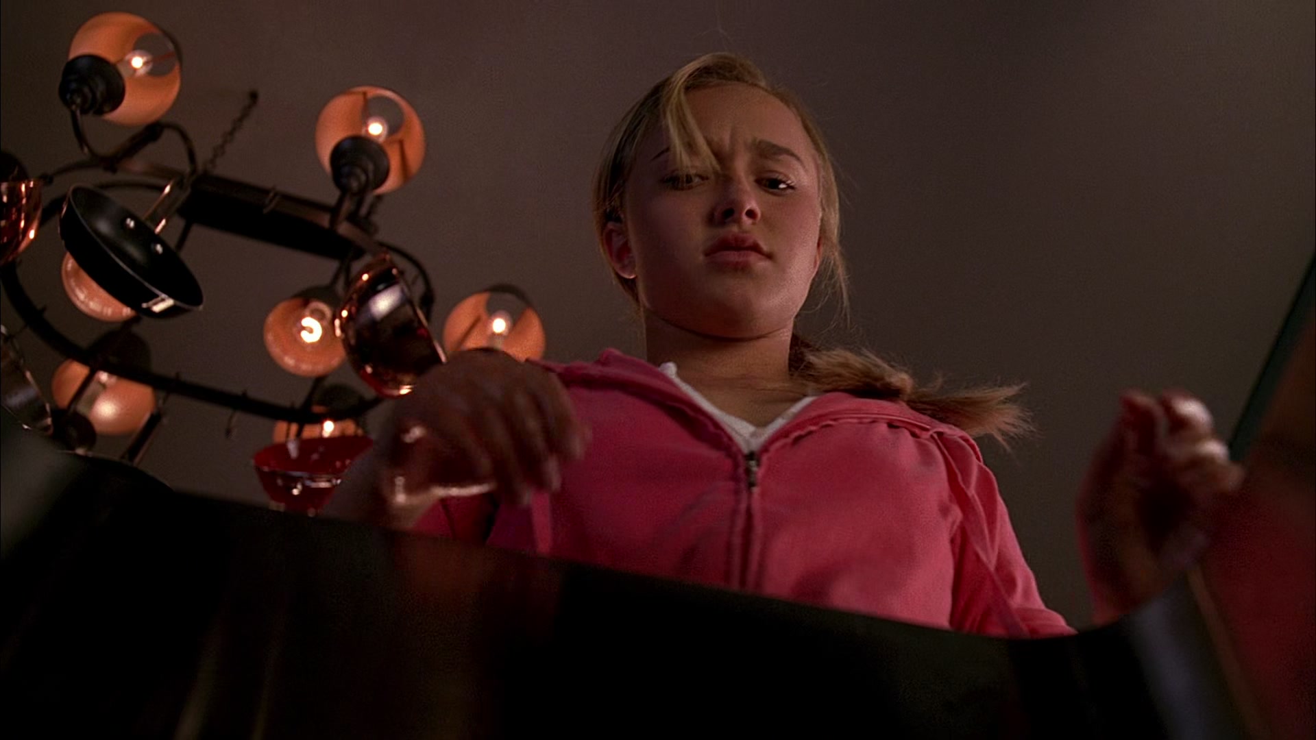 Heroes_S01E01_Genesis_1080p_BluRay_HPS_006311.jpg Heroes_S01E01_Genesis_1080p_BluRay_HPS_006311.jpg