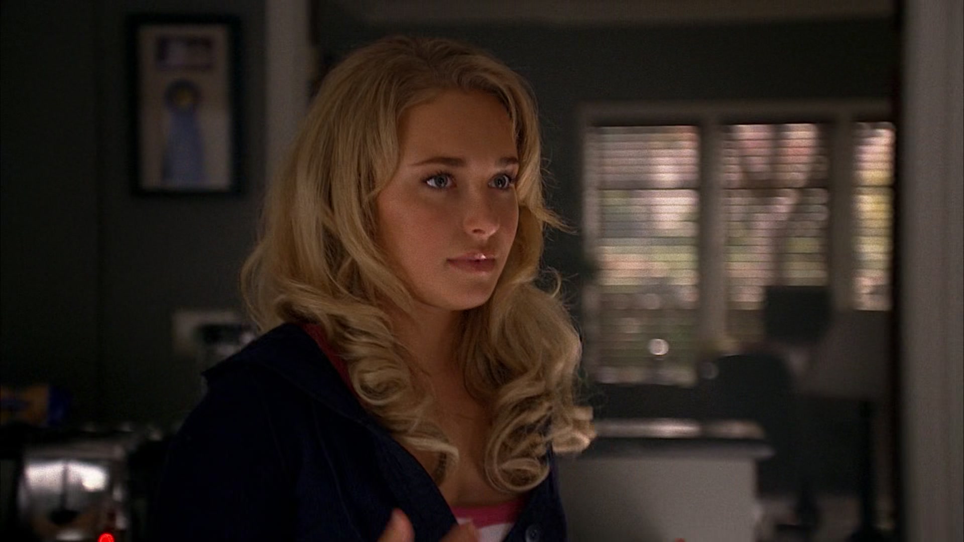 Heroes_S01E02_DontLookBack_1080p_BluRay_HPS_000496.jpg