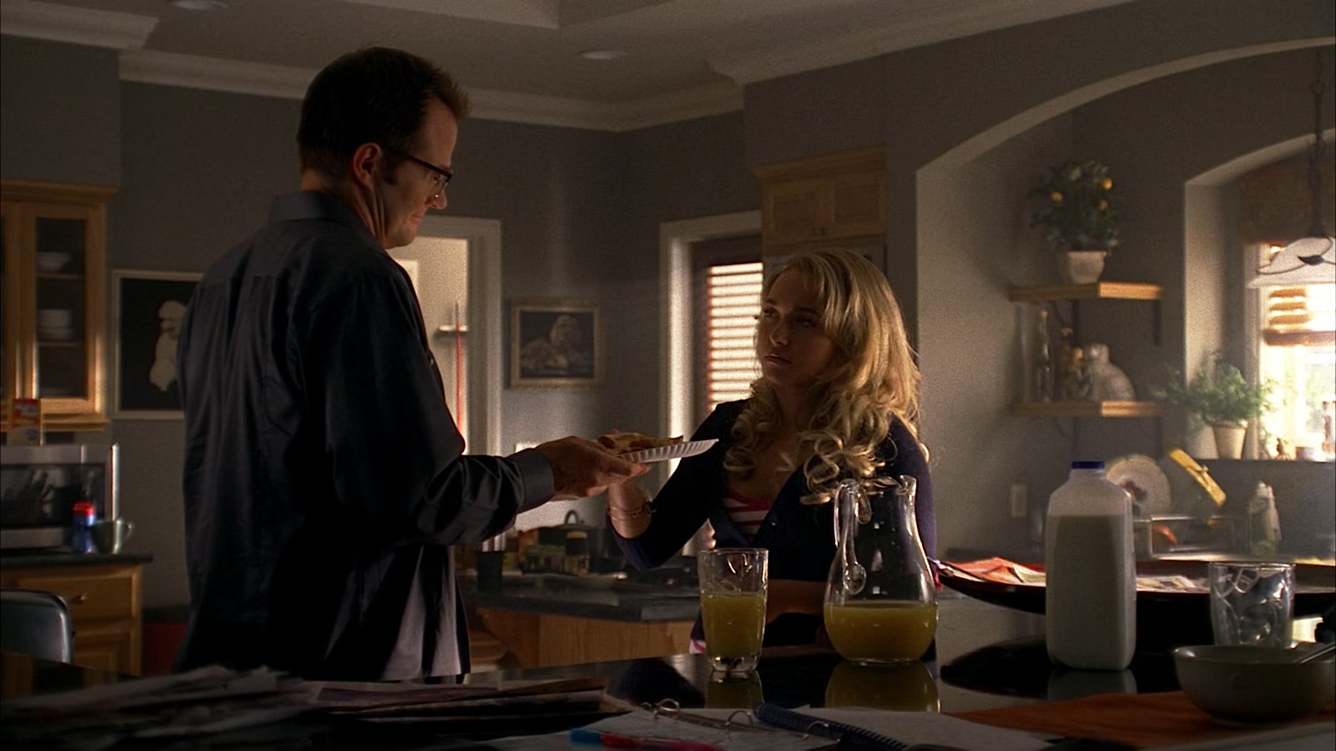 Heroes_S01E02_DontLookBack_1080p_BluRay_HPS_000590.jpg