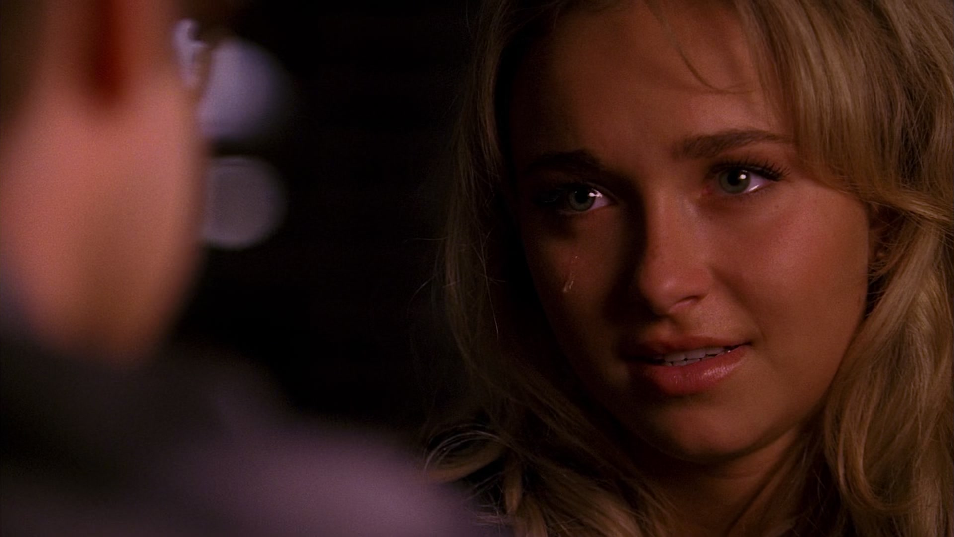 Heroes_S01E02_DontLookBack_1080p_BluRay_HPS_005092.jpg