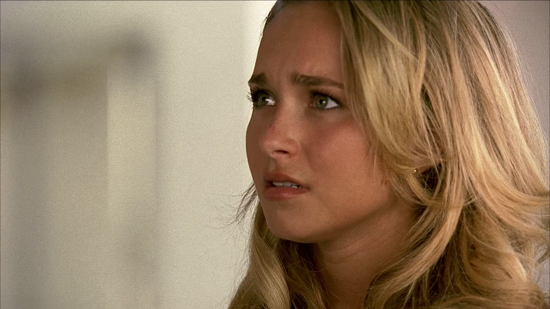 Heroes_S01E03_One_Giant_Leap_1080p_BluRay_HPS_001920.jpg