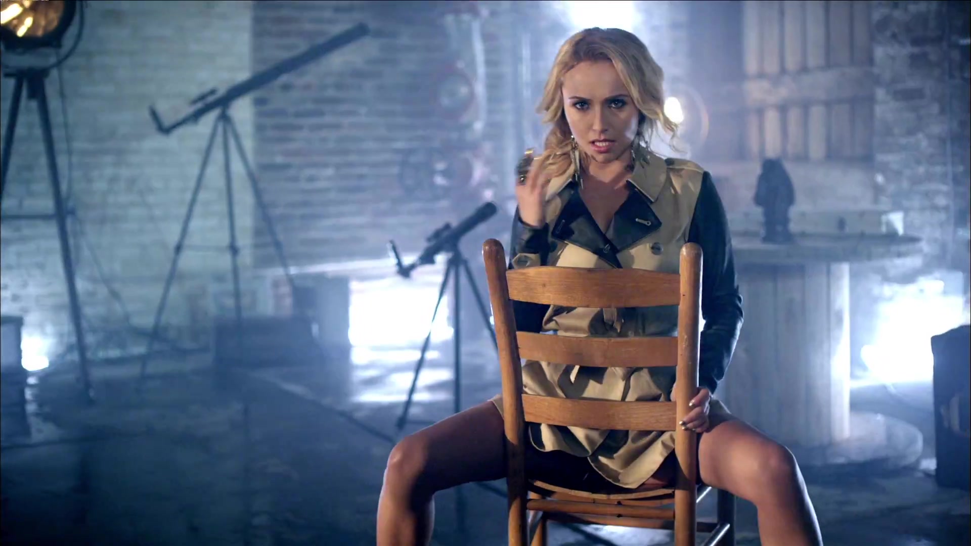 HaydenPanettiere_Telescope_MusicVideo_052.jpg