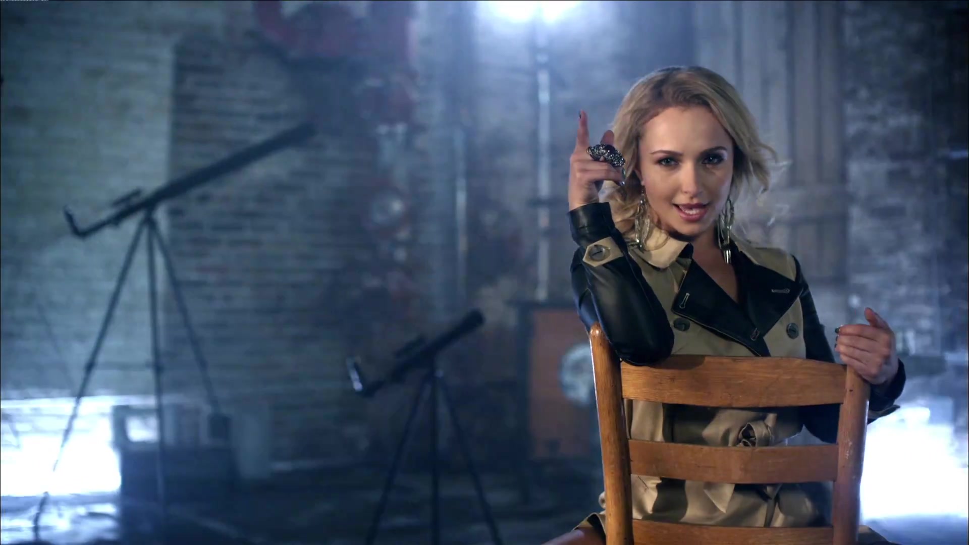 HaydenPanettiere_Telescope_MusicVideo_161.jpg
