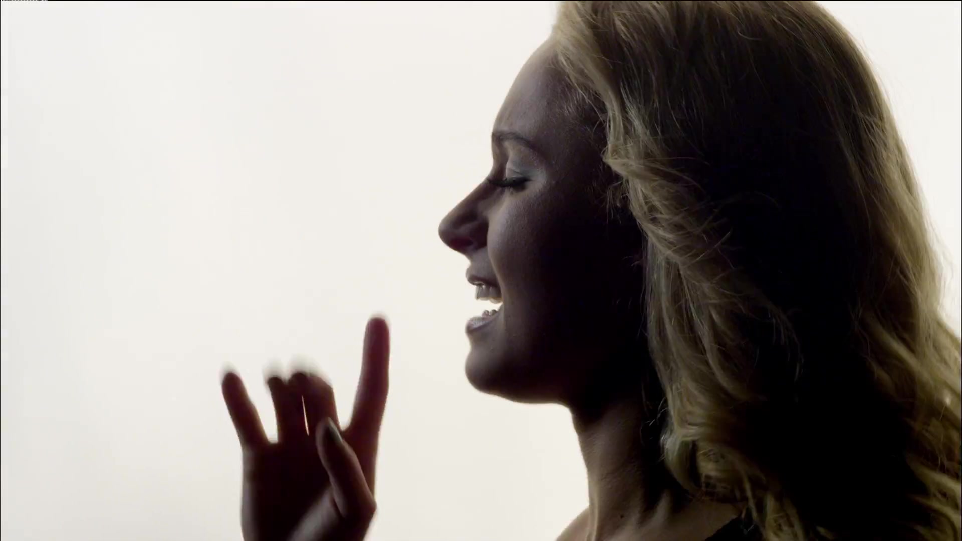 HaydenPanettiere_Telescope_MusicVideo_225.jpg