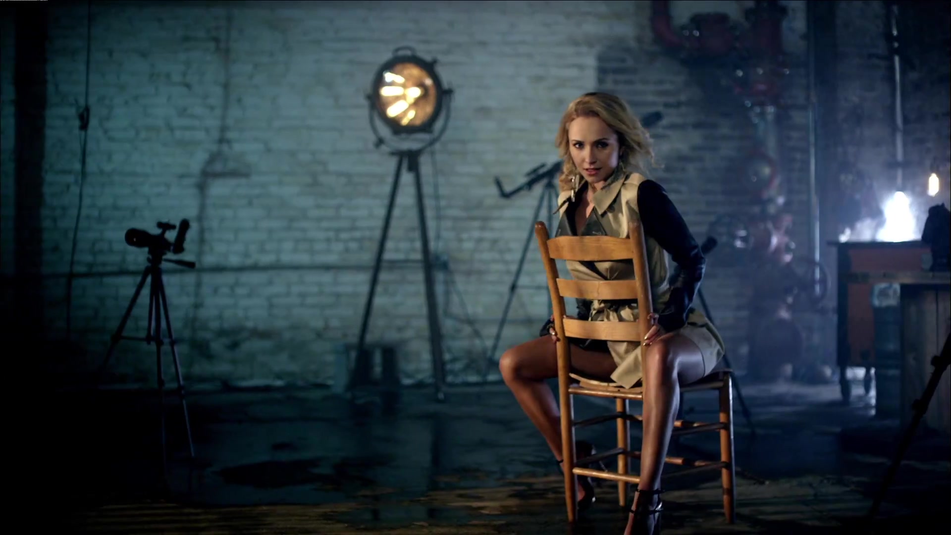 HaydenPanettiere_Telescope_MusicVideo_297.jpg