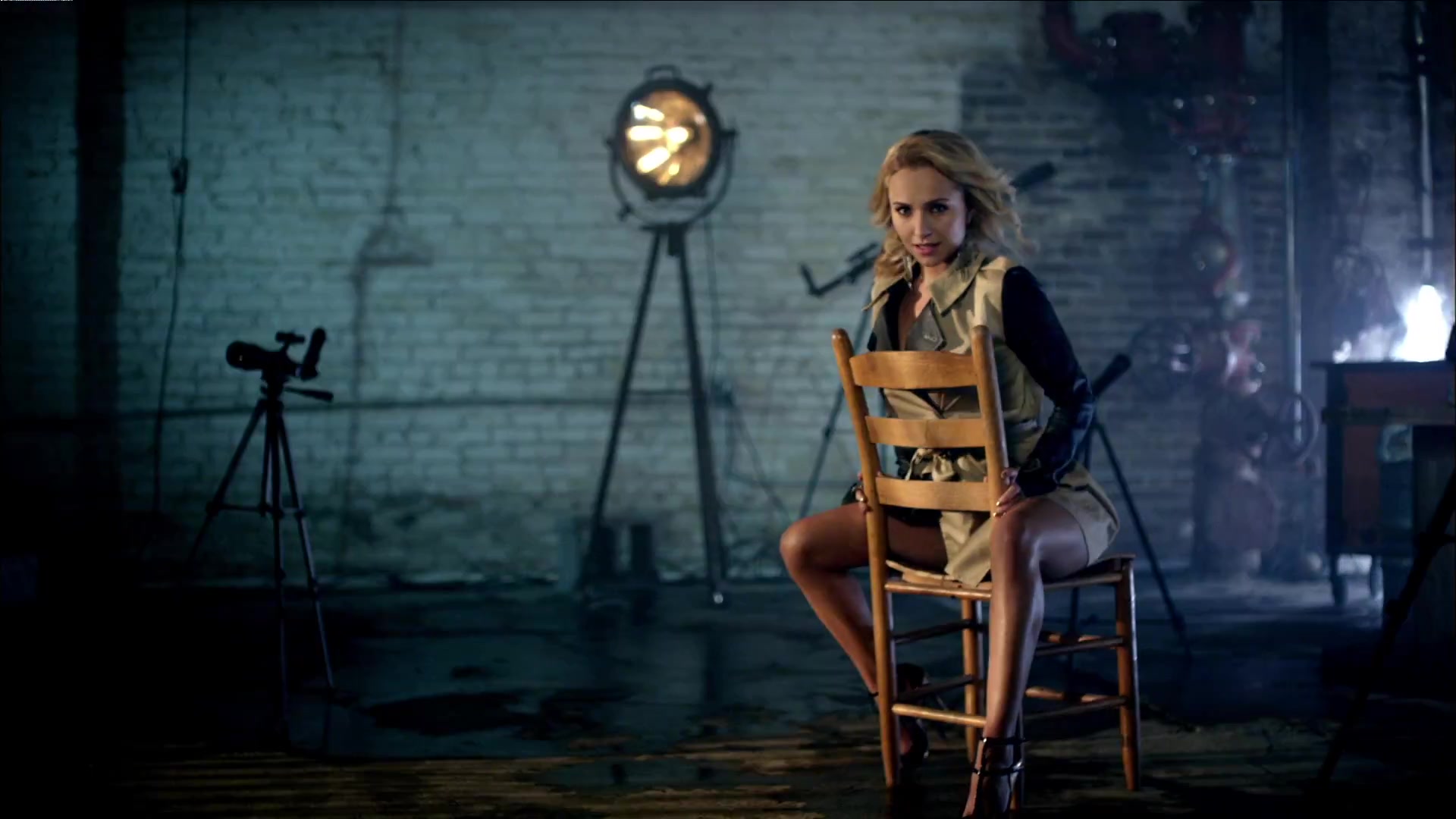 HaydenPanettiere_Telescope_MusicVideo_298.jpg