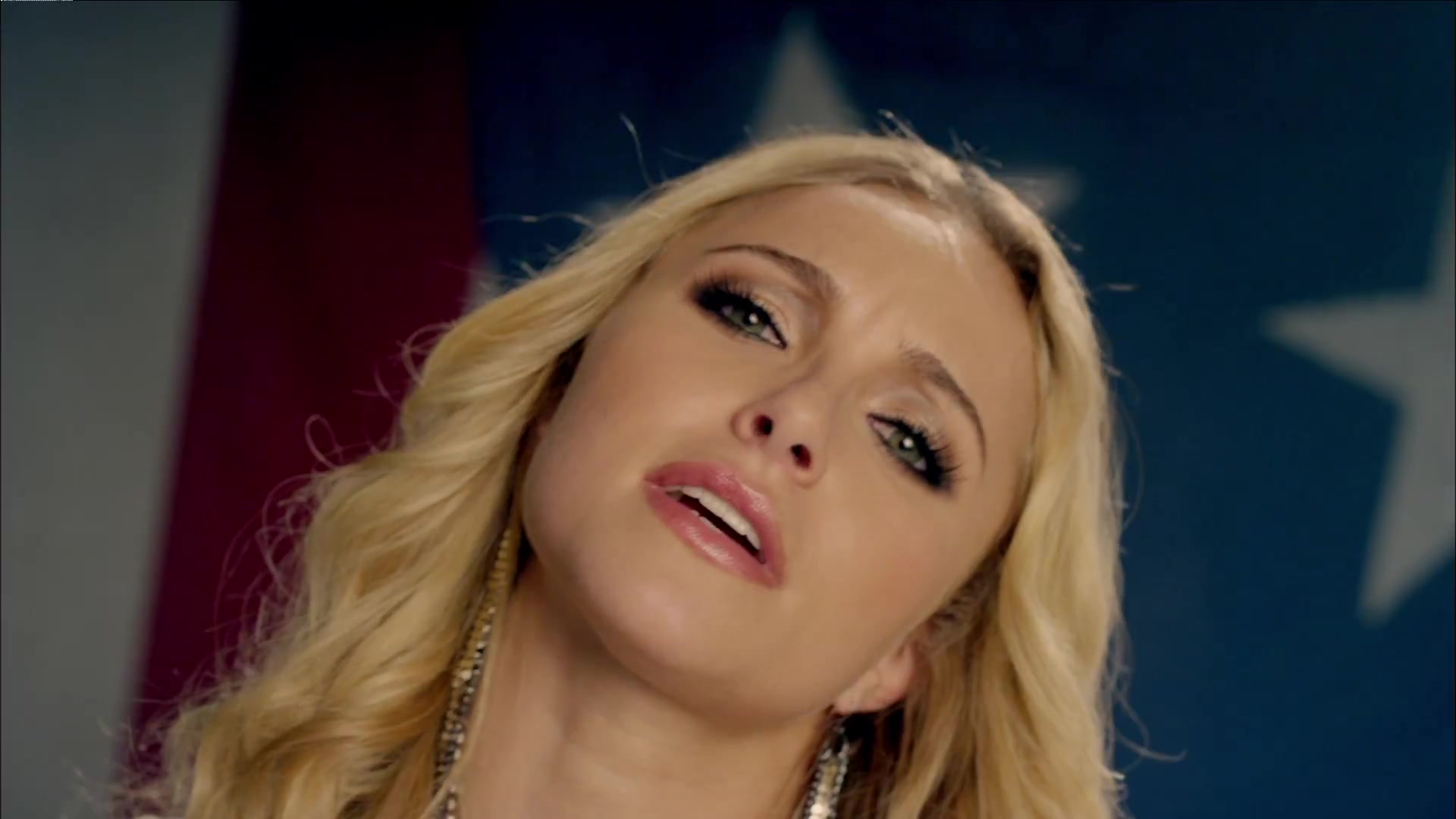 HaydenPanettiere_Telescope_MusicVideo_349.jpg