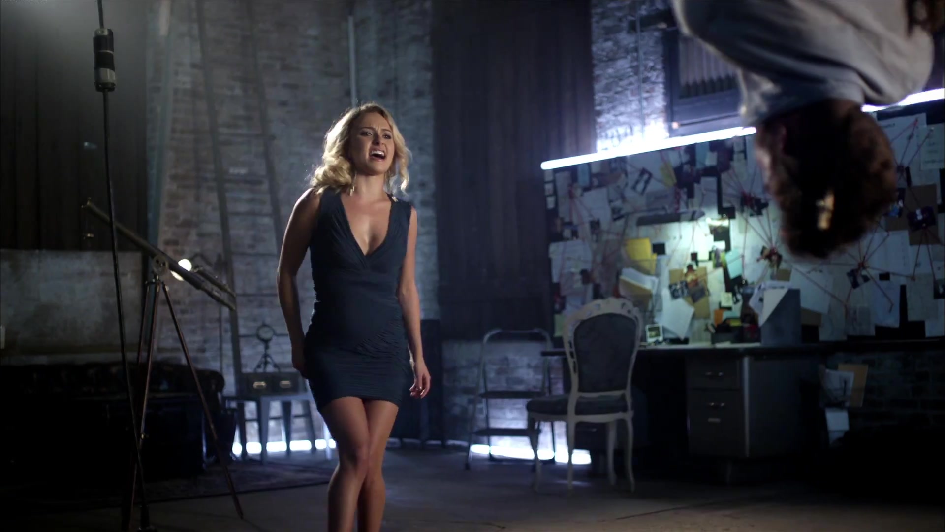 HaydenPanettiere_Telescope_MusicVideo_352.jpg