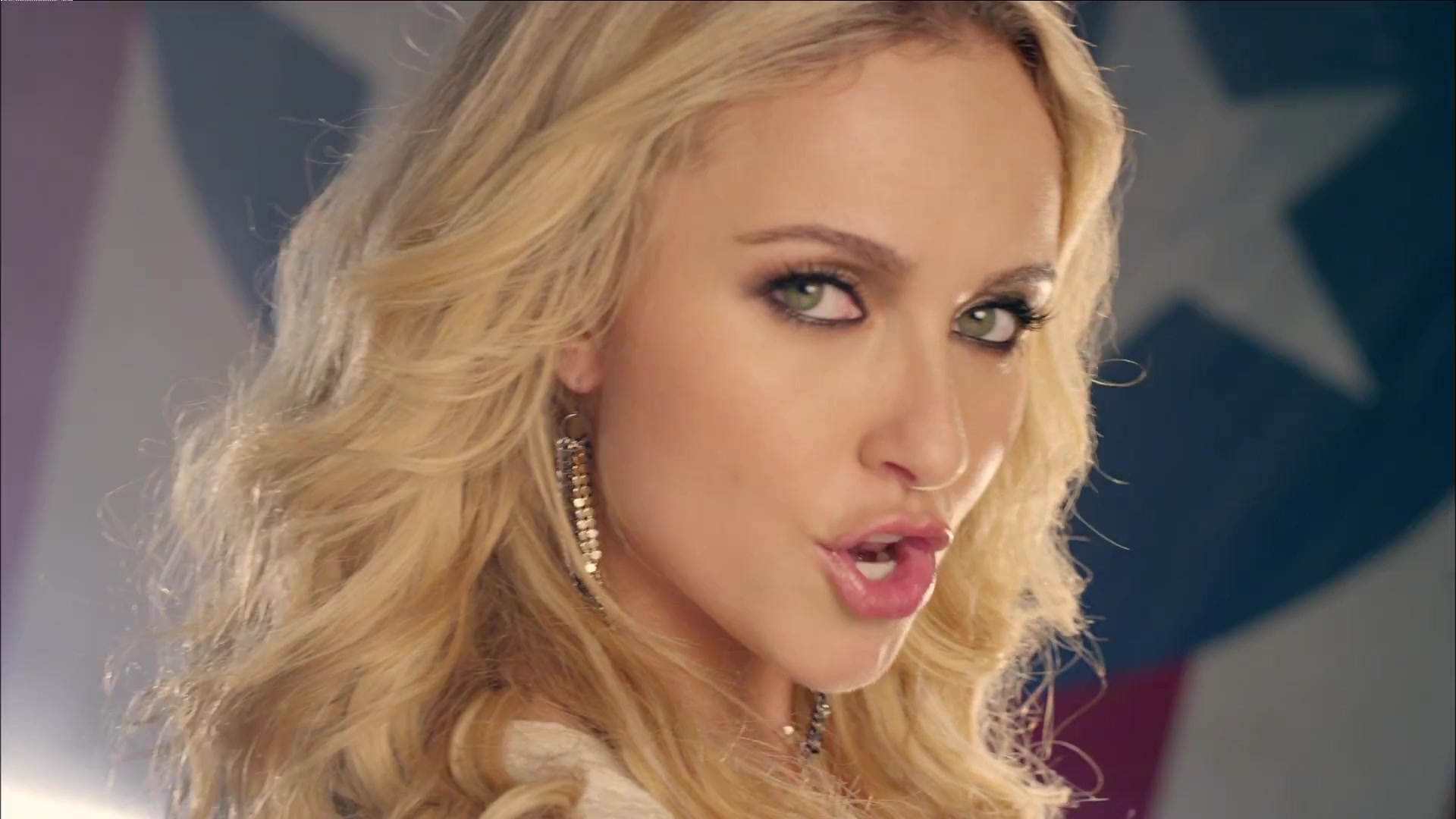 HaydenPanettiere_Telescope_MusicVideo_422.jpg