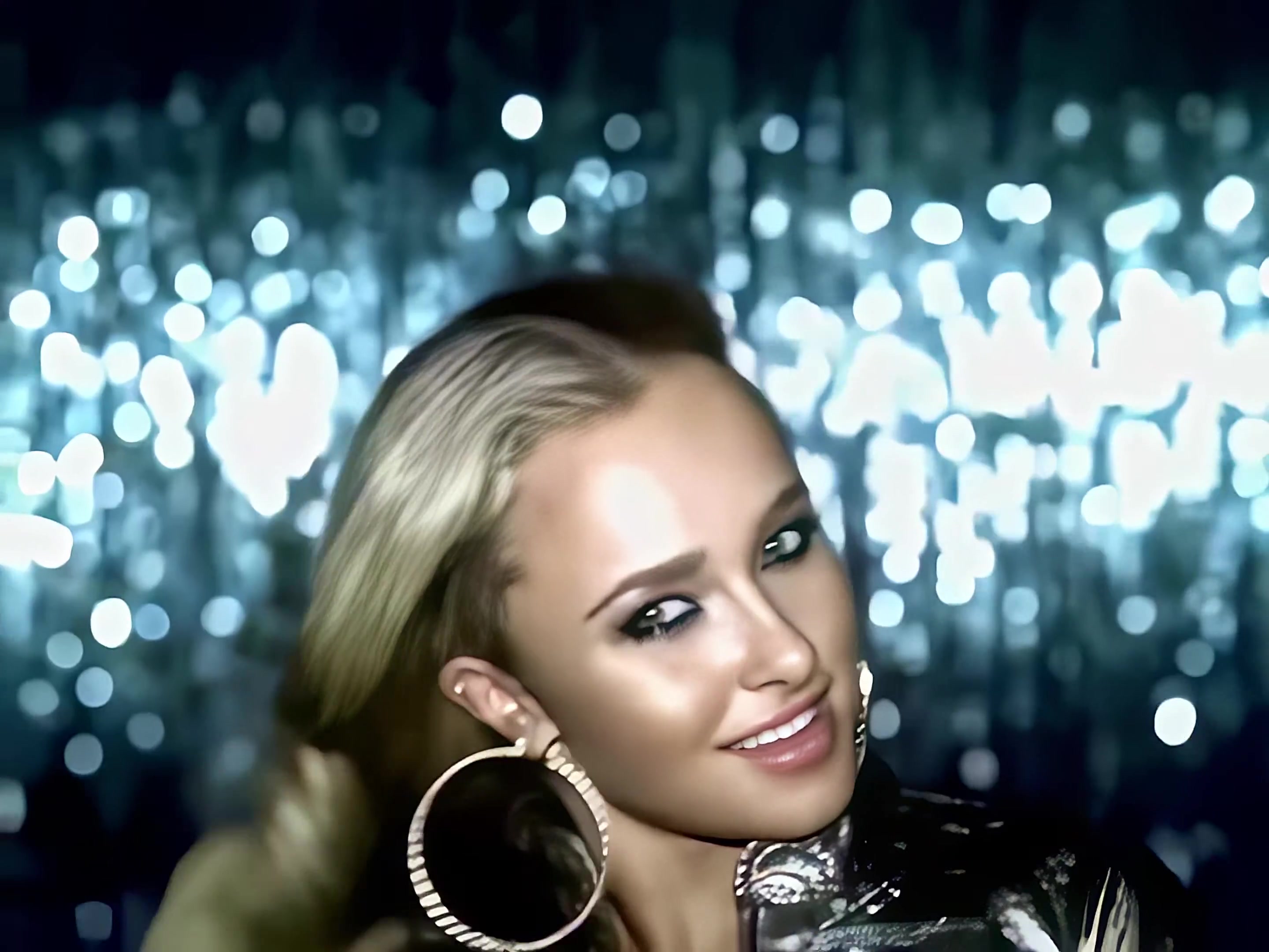 HaydenPanettiere_WakeUpCall_4K_1090.jpg