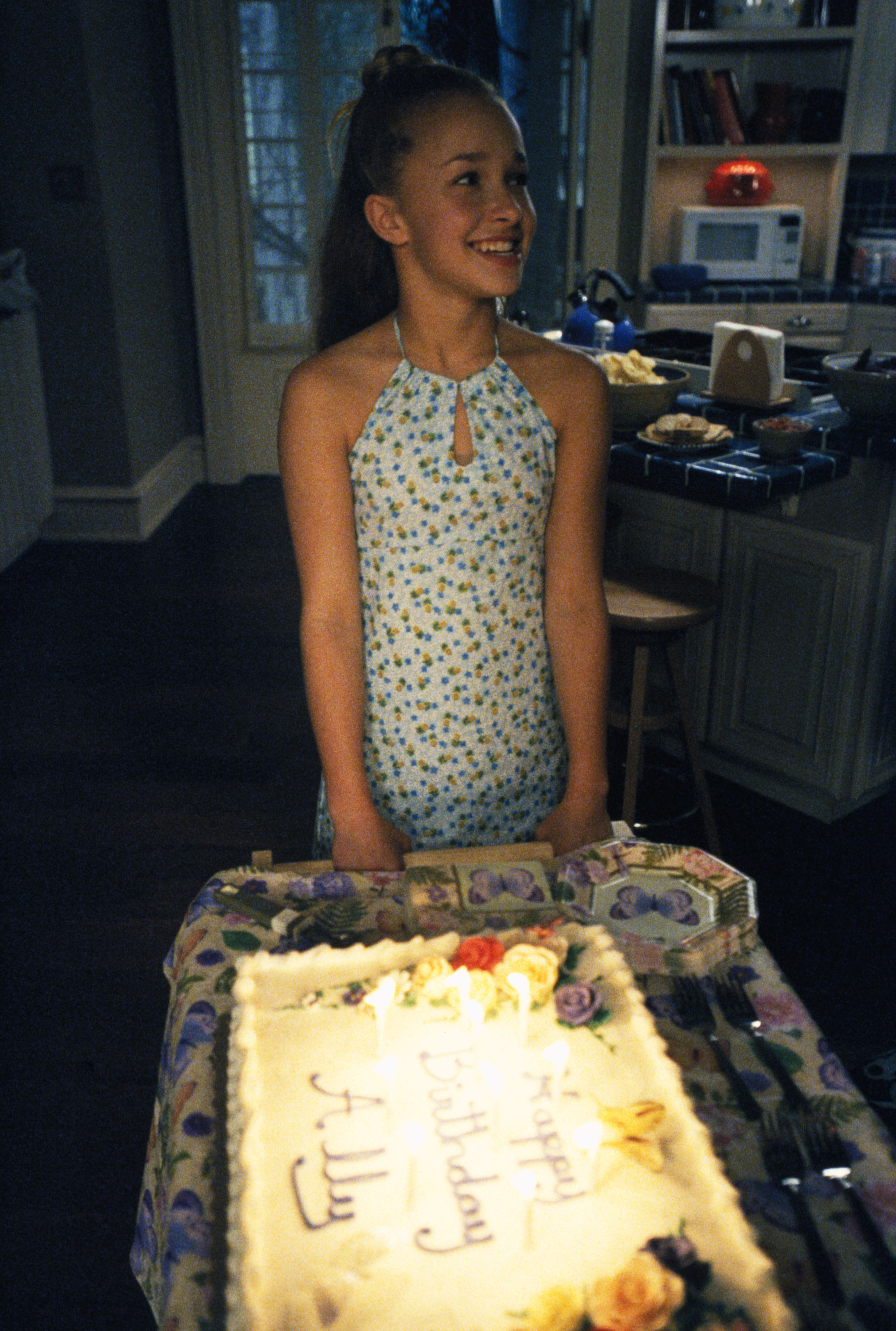 Hayden_AllyMcBeal_5x21_Stills.jpg Hayden_AllyMcBeal_5x21_Stills.jpg