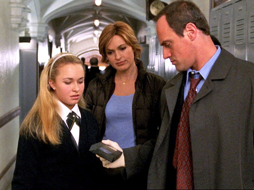 Hayden_LOSVU_6x15_Stills_28129.jpg